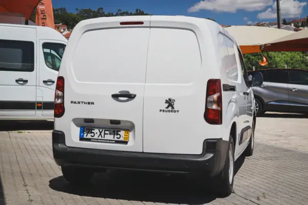 Peugeot Partner 2019 - 12500 EUR, 174520 km - AUTO.MOTO.pt - 174520km - foto 17 de 20