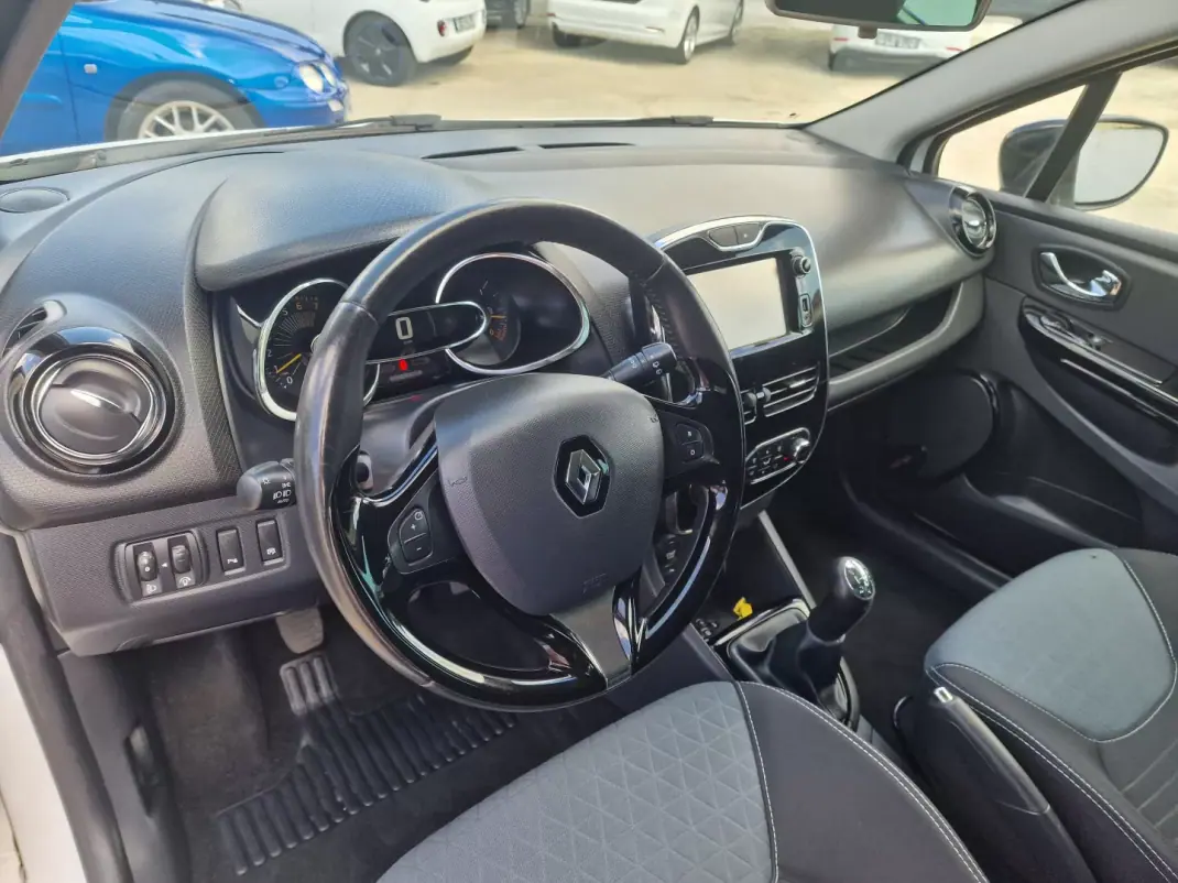 Renault Clio 2014 - 10490 EUR, 118020 km - AUTO.MOTO.pt - 118020km - foto 23 de 36