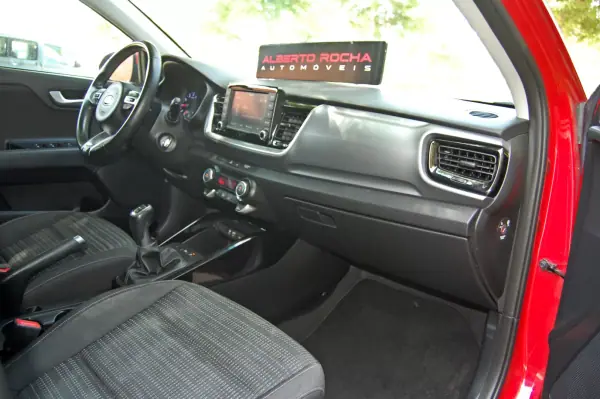 Kia Stonic 2019 - 12990 EUR, 101500 km - AUTO.MOTO.pt - 101500km - foto 7 de 10