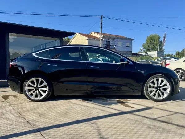 Tesla Model 3 2019 - 21999 EUR, 149000 km - AUTO.MOTO.pt - 149000km - foto 18 de 22