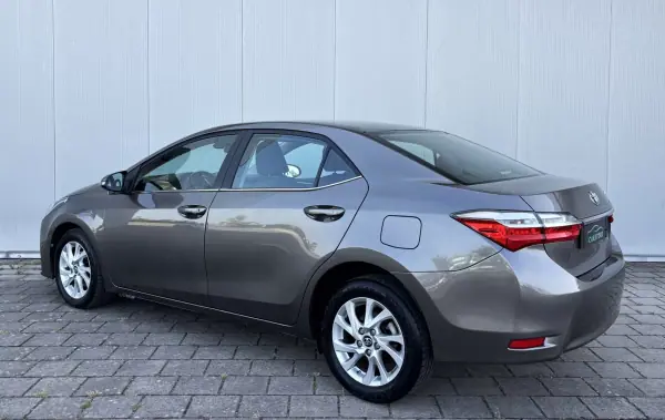 Toyota Corolla 2017 - 16450 EUR, 85000 km - AUTO.MOTO.pt - 85000km - foto 3 de 36