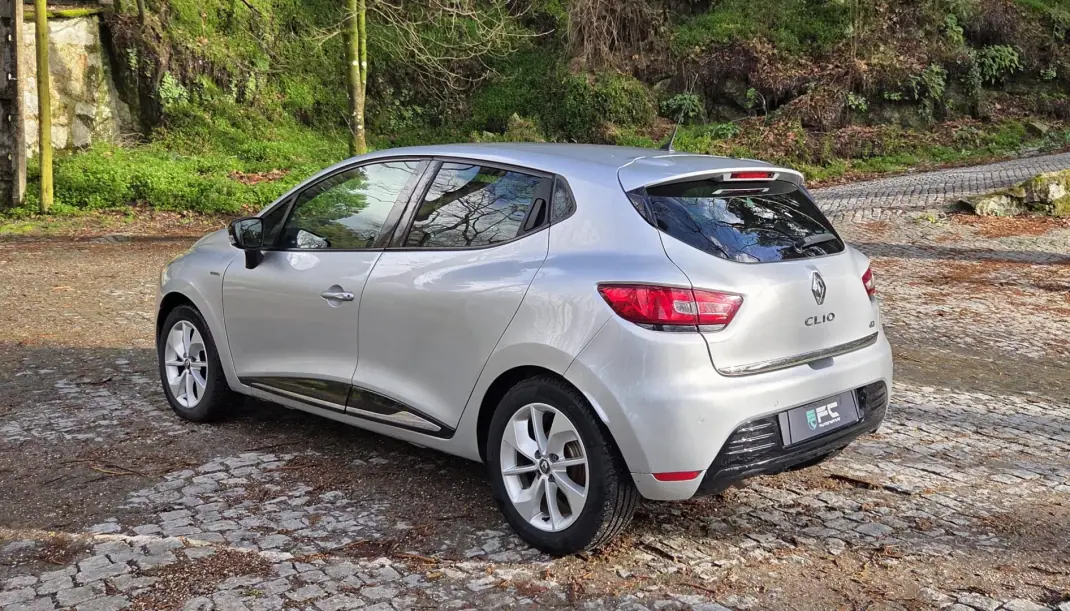 Renault Clio 2017 - 10950 EUR, 114000 km - AUTO.MOTO.pt - 114000km - foto 7 de 19