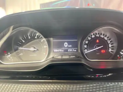 Peugeot 208 2018 - 8899 EUR, 106000 km - AUTO.MOTO.pt - 106000km - foto 32 de 42