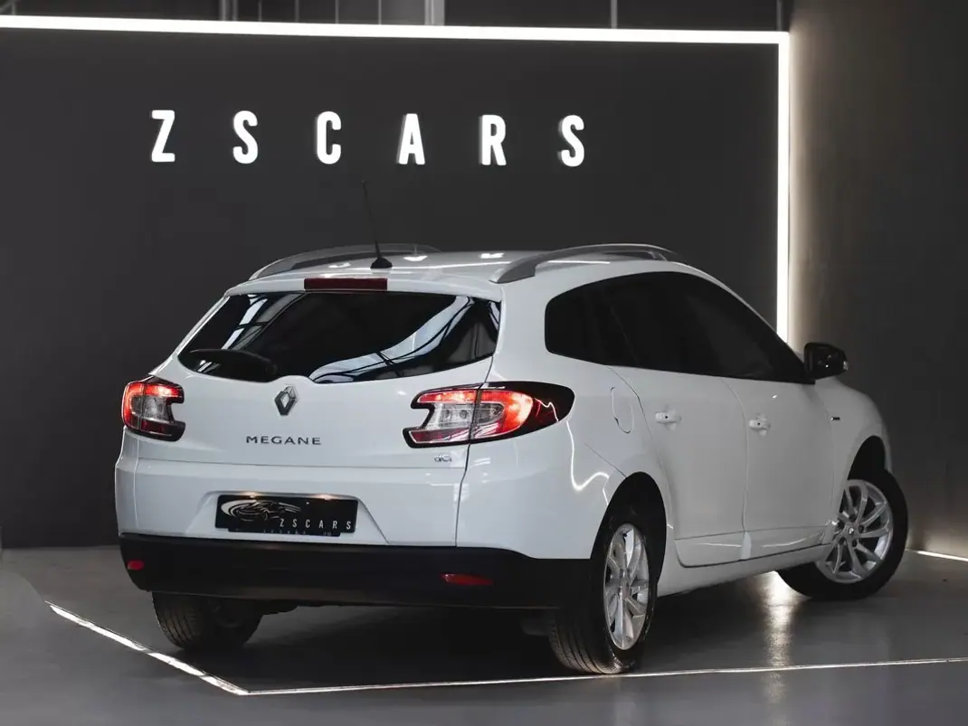 Renault Mégane Sport Tourer 2016 - 9990 EUR, 92644 km - AUTO.MOTO.pt - 92644km - foto 5 de 19