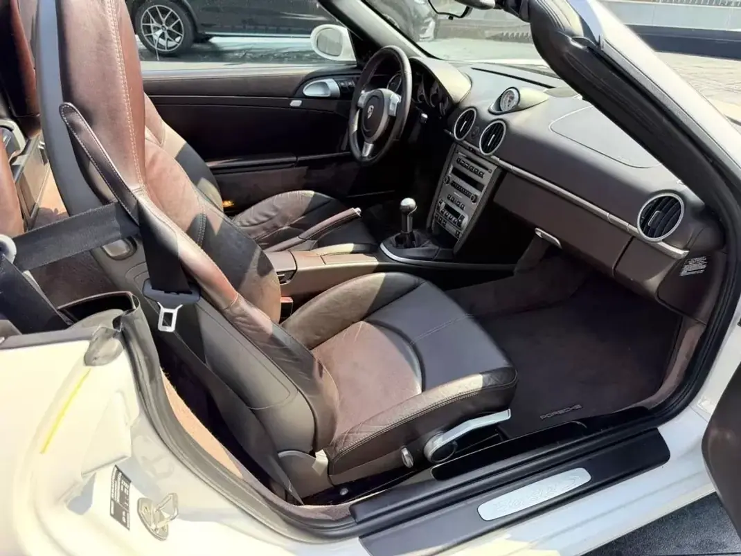 Porsche Boxster 2006 - 36500 EUR, 80000 km - AUTO.MOTO.pt - 80000km - foto 19 de 20