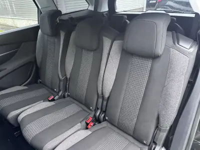 Peugeot 5008 2018 - 14900 EUR, 140000 km - AUTO.MOTO.pt - 140000km - foto 31 de 52