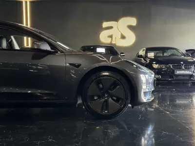 Tesla Model 3 2022 - 29990 EUR, 125900 km - AUTO.MOTO.pt - 125900km - foto 6 de 31