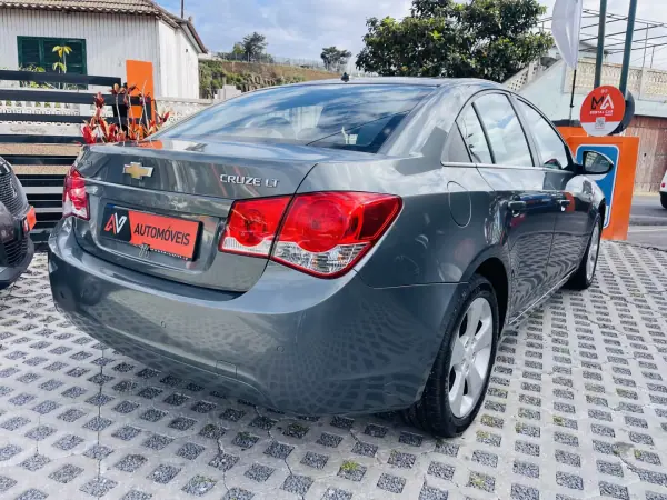 Chevrolet Cruze 2009 - 5250 EUR, 230326 km - AUTO.MOTO.pt - 230326km - foto 7 de 12