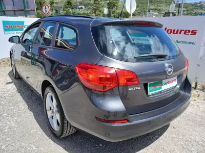 Opel Astra Sports Tourer 2011 - 6750 EUR, 153222 km - AUTO.MOTO.pt - 153222km - foto 11 de 25