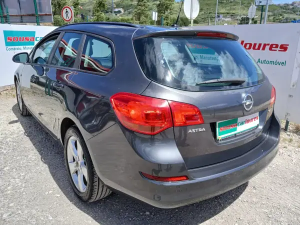 Opel Astra Sports Tourer 2011 - 6750 EUR, 153222 km - AUTO.MOTO.pt - 153222km - foto 11 de 25