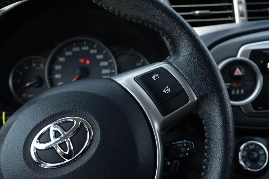 Toyota Yaris 2014 - 11999 EUR, 155800 km - 155800km - foto 18 de 20