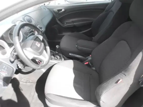SEAT Ibiza 2008 - 6900 EUR, 349713 km - AUTO.MOTO.pt - 349713km - foto 11 de 14