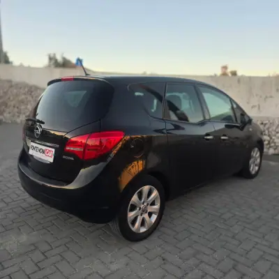 Opel Meriva 2011 — foto 6 de 17