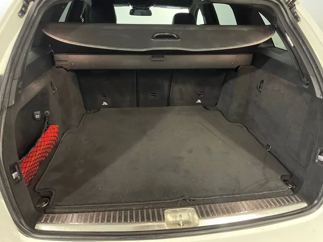Mercedes-Benz C 220 2015 - 16500 EUR, 266000 km - AUTO.MOTO.pt - 266000km - foto 28 de 29