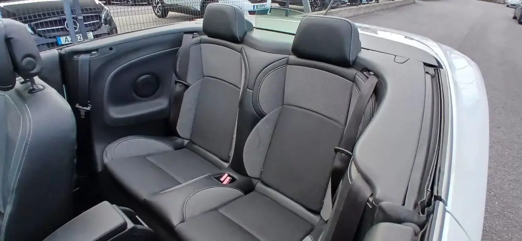 Renault Mégane Cabrio 2015 - 14990 EUR, 195000 km - AUTO.MOTO.pt - 195000km - foto 42 de 43