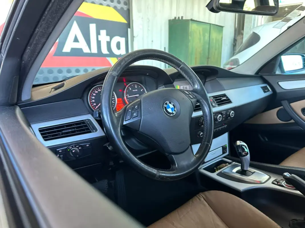 BMW 520 2009 - 8900 EUR, 290100 km - 290100km - foto 13 de 36