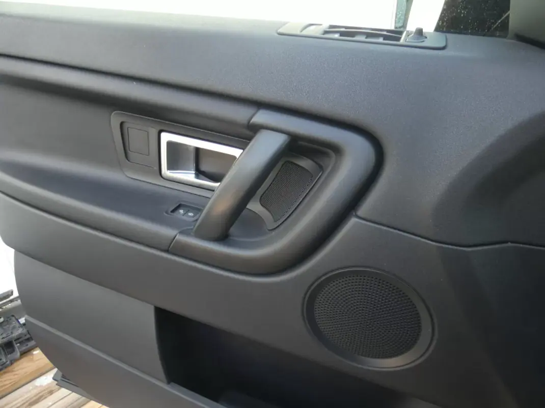 Land Rover Discovery Sport 2016 - 18750 EUR, 220000 km - AUTO.MOTO.pt - 220000km - foto 27 de 30