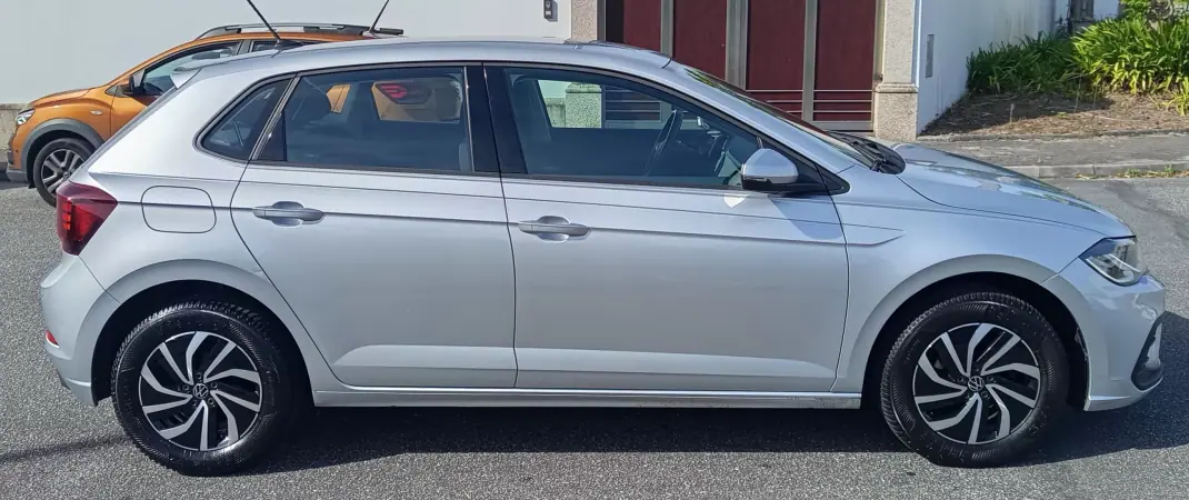 Volkswagen Polo 2022 - 14490 EUR, 114100 km - AUTO.MOTO.pt - 114100km - foto 6 de 19