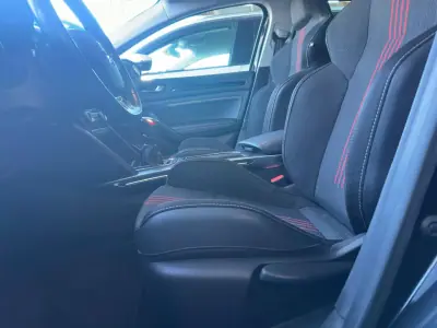 Renault Mégane 2021 - 19900 EUR, 72500 km - AUTO.MOTO.pt - 72500km - foto 9 de 25