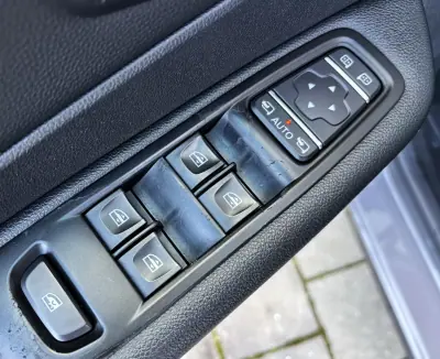 Renault Captur 2018 - 13950 EUR, 119000 km - AUTO.MOTO.pt - 119000km - foto 18 de 42