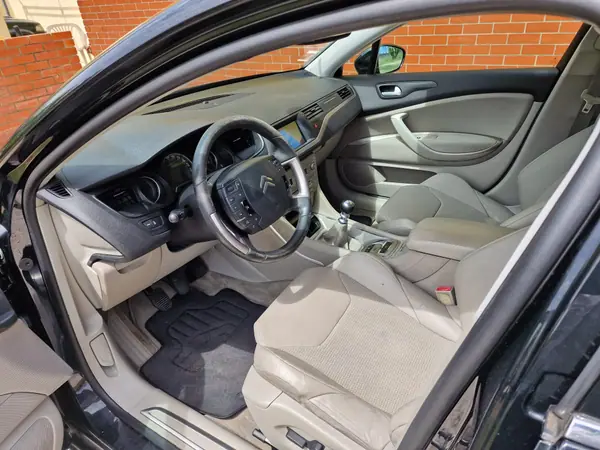 Citroën C5 2010 - 5800 EUR, 286000 km - AUTO.MOTO.pt - 286000km - foto 5 de 15