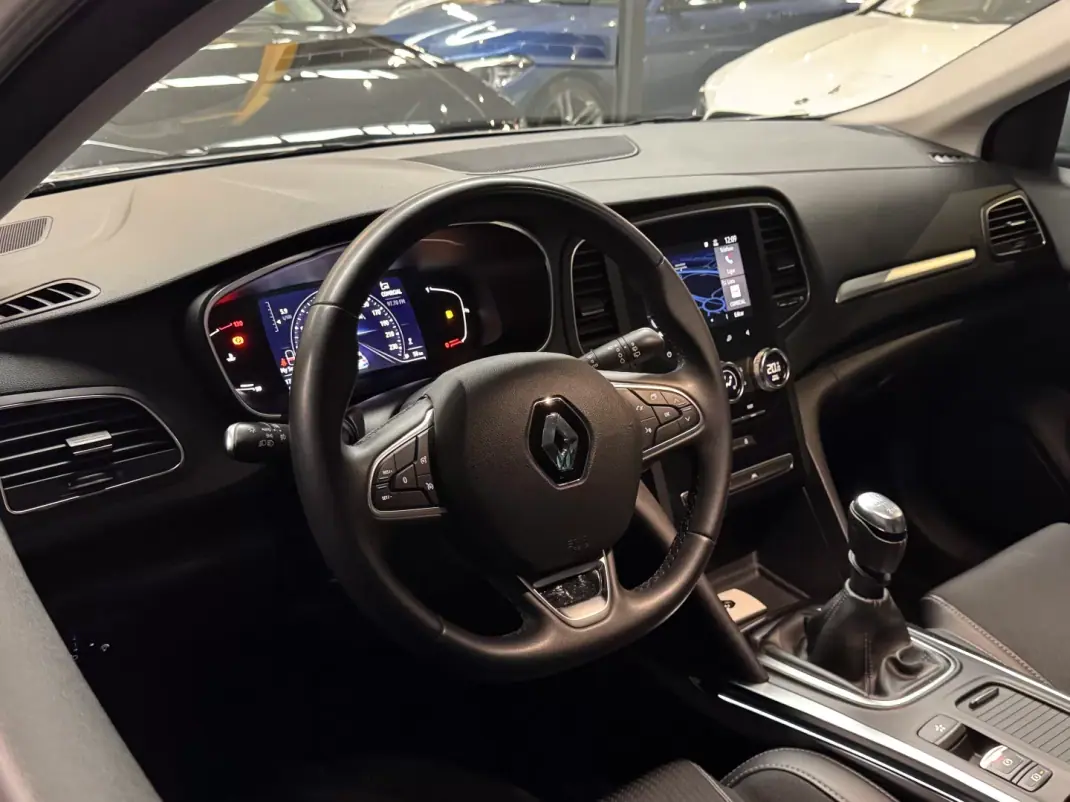 Renault Mégane Sport Tourer 2021 - 14990 EUR, 171050 km - AUTO.MOTO.pt - 171050km - foto 16 de 32