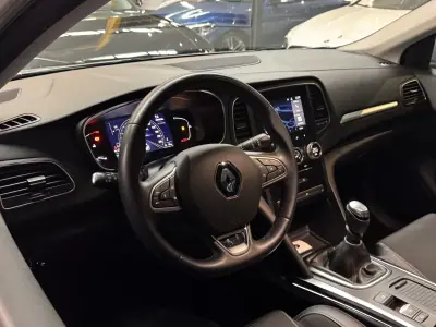 Renault Mégane Sport Tourer 2021 - 14990 EUR, 171050 km - AUTO.MOTO.pt - 171050km - foto 16 de 32