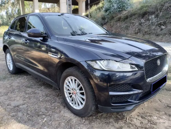 Jaguar F-Pace 2017 - 24900 EUR, 180000 km - AUTO.MOTO.pt - 180000km - foto 3 de 30