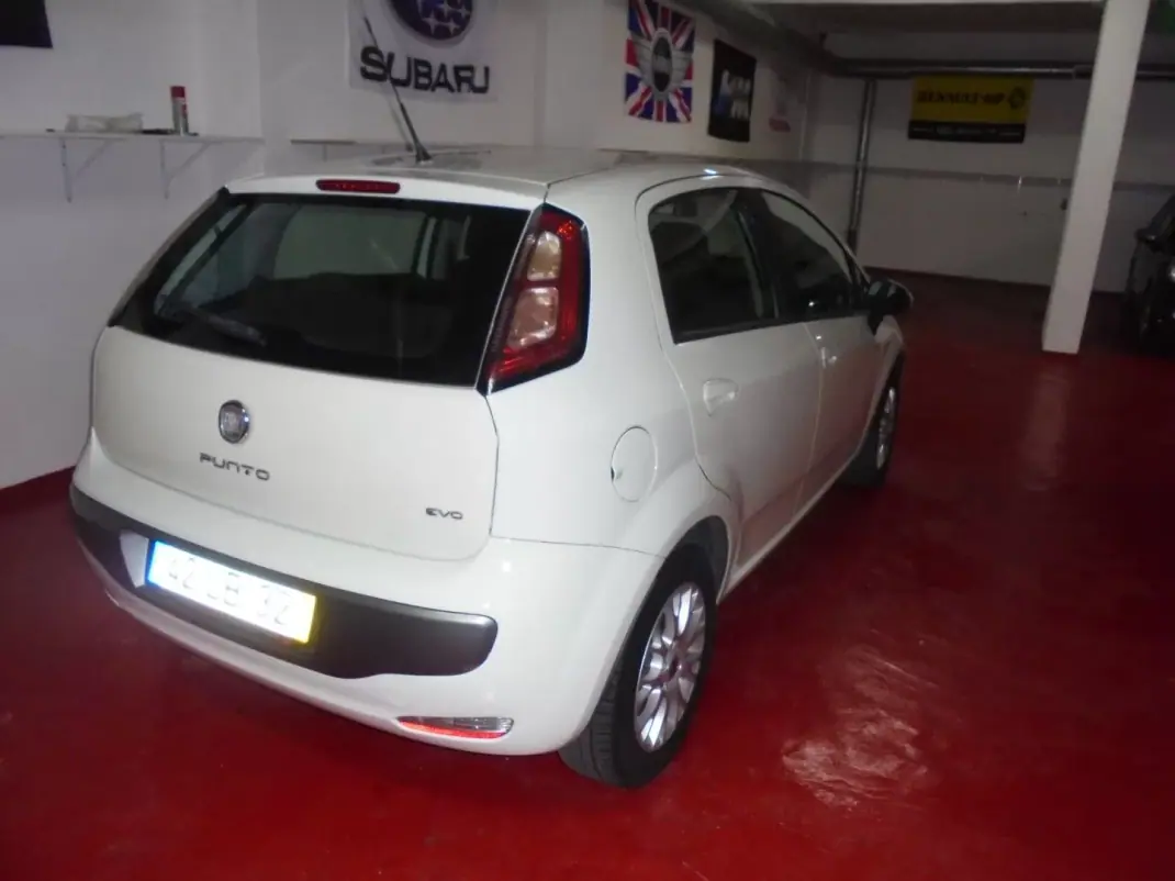 Fiat Punto 2010 - 5900 EUR, 147000 km - AUTO.MOTO.pt - 147000km - foto 5 de 28
