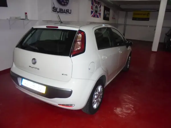 Fiat Punto 2010 - 5250 EUR, 147000 km - AUTO.MOTO.pt - 147000km - foto 5 de 28