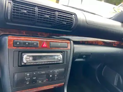 Audi A4 2004 - 4500 EUR, 400000 km - AUTO.MOTO.pt - 400000km - foto 17 de 18