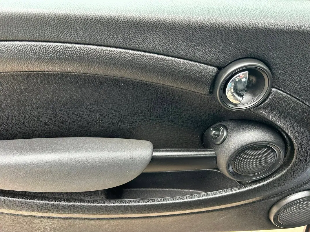 MINI One 2011 - 8700 EUR, 220000 km - AUTO.MOTO.pt - 220000km - foto 25 de 31