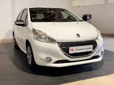 Peugeot 208 2015 - 7900 EUR, 124360 km - foto 3 de 22