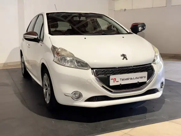 Peugeot 208 1.2 PureTech Active 2015 Gasolina