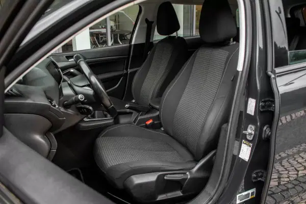 Peugeot 308 SW 2019 - 9750 EUR, 294100 km - AUTO.MOTO.pt - 294100km - foto 22 de 36