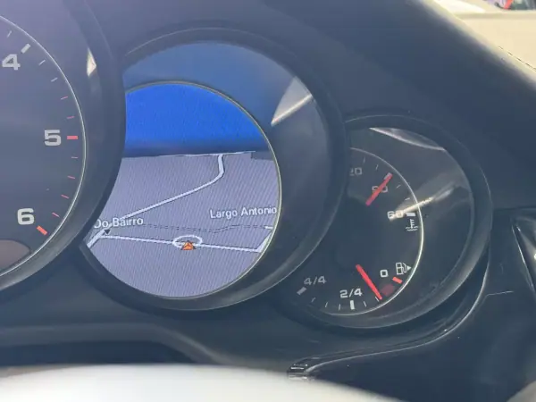 Porsche Panamera 2015 - 33990 EUR, 247000 km - AUTO.MOTO.pt - 247000km - foto 29 de 44