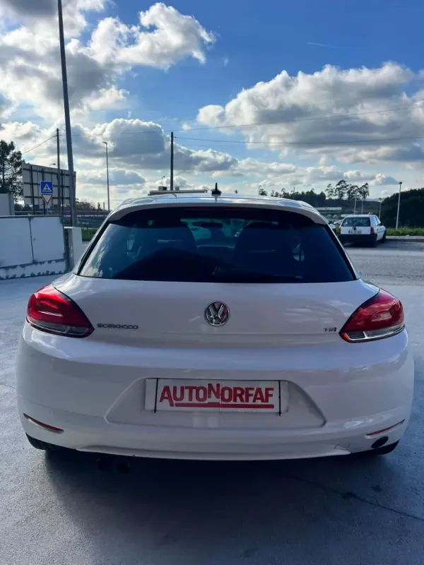 Volkswagen Scirocco 2009 - 12500 EUR, 167538 km - AUTO.MOTO.pt - 167538km - foto 4 de 13
