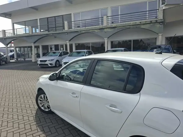 Peugeot 208 2021 - 14950 EUR, 68700 km - AUTO.MOTO.pt - 68700km - foto 10 de 27