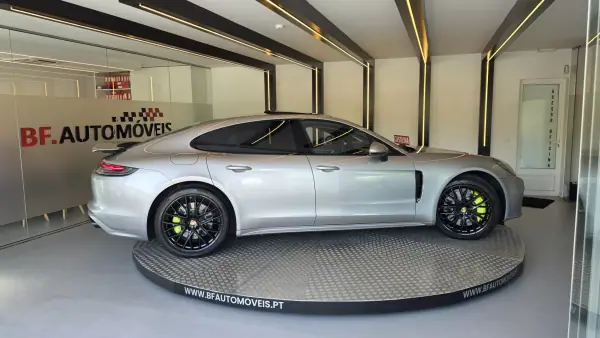 Porsche Panamera 2023 - 97500 EUR, 25369 km - AUTO.MOTO.pt - 25369km - foto 7 de 53
