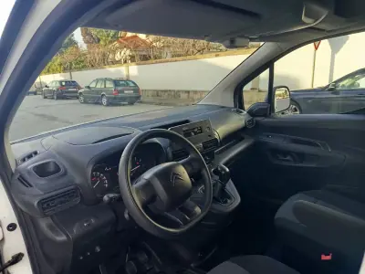 Citroën Berlingo 2019 - 11490 EUR, 48700 km - AUTO.MOTO.pt - 48700km - foto 12 de 15