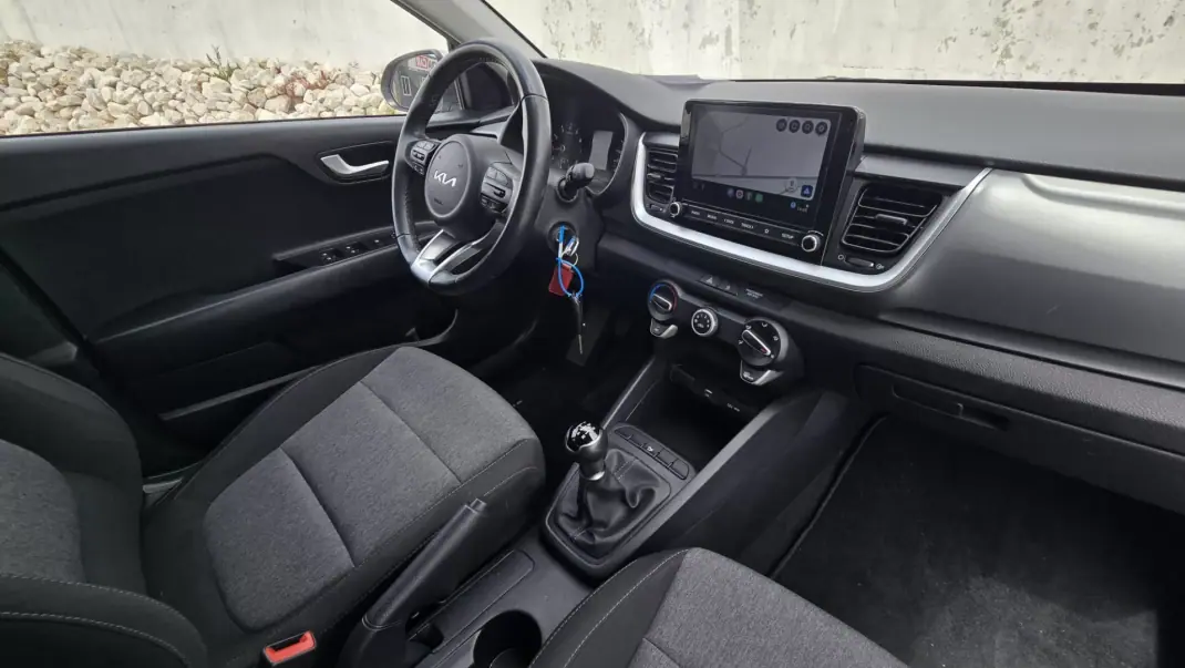 Kia Stonic 2023 - 17450 EUR, 27500 km - AUTO.MOTO.pt - 27500km - foto 9 de 18