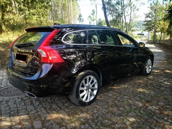 Volvo V60 2014 - 11750 EUR, 270000 km - AUTO.MOTO.pt - 270000km - foto 4 de 17