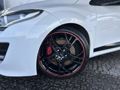 Renault Mégane Coupe 2013 - 24500 EUR, 105200 km - AUTO.MOTO.pt - 105200km - foto 3 de 25