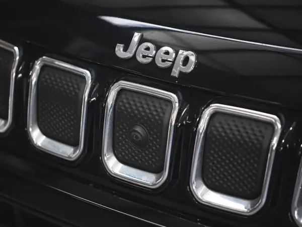 Jeep Compass 2021 - 20990 EUR, 132000 km - AUTO.MOTO.pt - 132000km - foto 11 de 23