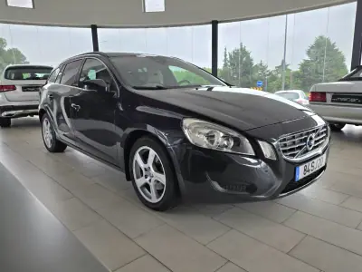 Volvo V60 2012 - 7990 EUR, 222113 km - AUTO.MOTO.pt - 222113km - foto 11 de 11