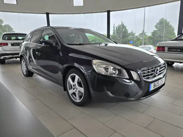 Volvo V60 2012 - 7990 EUR, 222113 km - AUTO.MOTO.pt - 222113km - foto 11 de 11