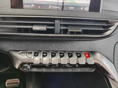 Peugeot 3008 2018 - 19650 EUR, 79000 km - AUTO.MOTO.pt - 79000km - foto 30 de 37