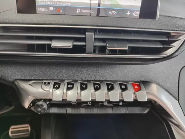 Peugeot 3008 2018 - 19650 EUR, 79000 km - AUTO.MOTO.pt - 79000km - foto 30 de 37