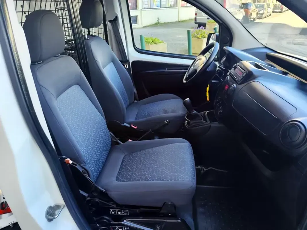 Citroën Nemo 1.3 HDI IVA DEDUTIVEL PACK CLIM 2017 - 8980 EUR, 79000 km - AUTO.MOTO.pt - 79000km - foto 12 de 24