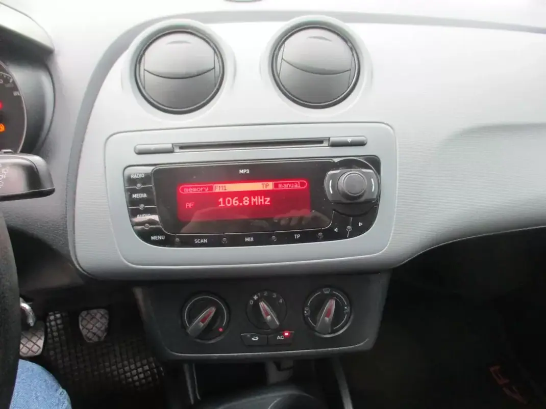 SEAT Ibiza 2013 - 8750 EUR, 170000 km - 170000km - foto 12 de 22